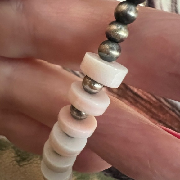 ❤️ Queen Pink Conch 6mm Desert Pearl Native Navajo Heishi Stack Bracelet Sz 6.25 - Picture 7 of 13